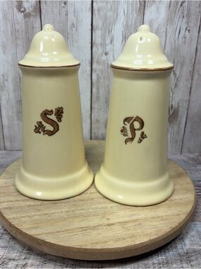 Vintage Pfaltzgraff  Beige Brown Stoneware Salt & Pepper Shakers